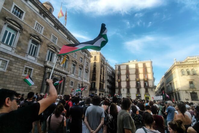 Un miler de persones protesten a Barcelona contra els assassinats de periodistes a Gaza