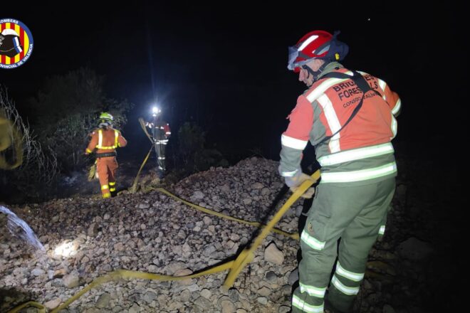 Controlat l’incendi forestal de Teresa de Cofrents després d’haver cremat més de 500 hectàrees