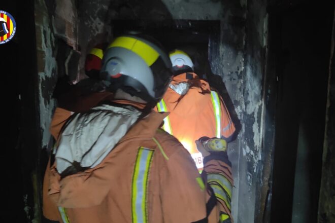 Una persona mor en una explosió amb incendi en un pis de Benifaió