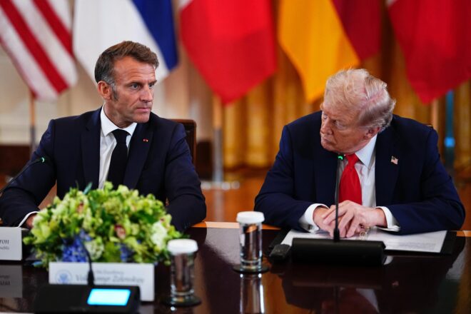 [VÍDEO] Un micròfon obert capta Trump xiuxiuejant a Macron sobre Putin: “Vol arribar un acord per mi”