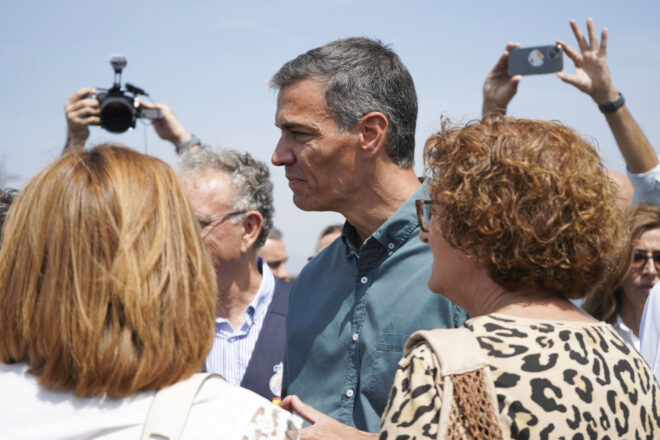La dreta i extrema dreta encenen el foc contra Pedro Sánchez: de la catàstrofe a la batalla política