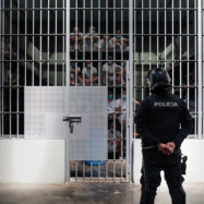 “Benvinguts a l’infern”: els horrors de la megapresó d’El Salvador a què els Estats Units han deportat centenars d’immigrants