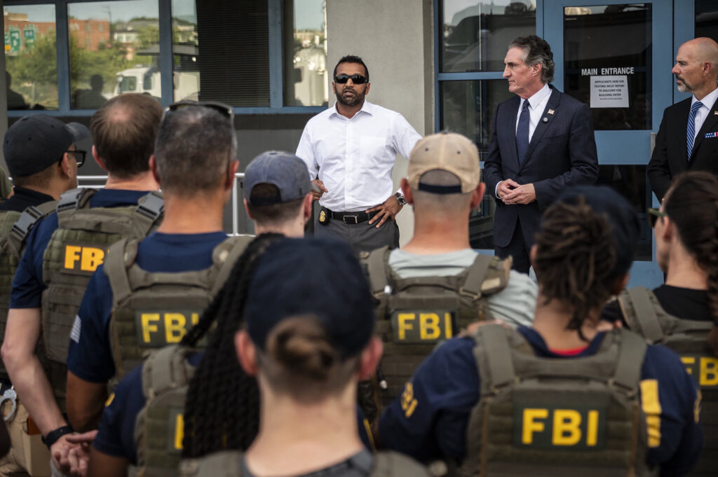 El director de l’FBI, sota sospita: absències, alcohol i malestar intern