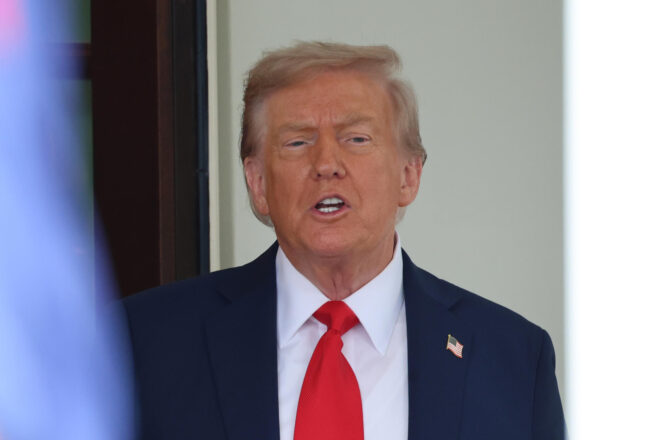 Trump demana a Zelenski de ser flexible i descarta de desplegar tropes a Ucraïna