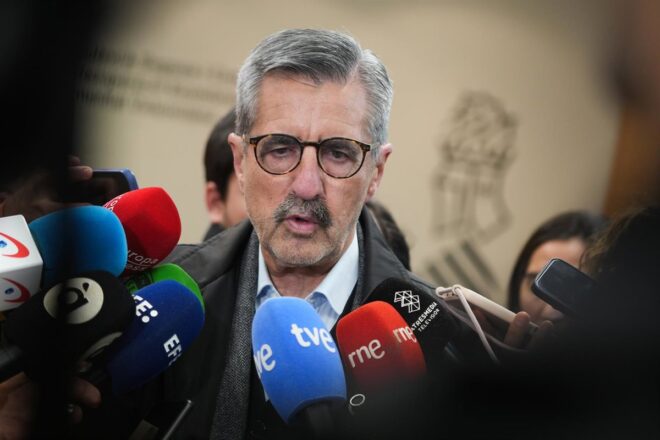 La crisi dels currículums esclata a casa nostra: una dimissió, “pànic” a la Generalitat i un vídeo d’Albiol