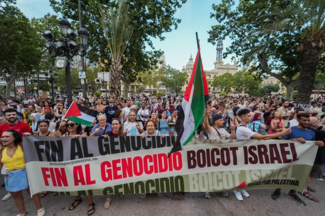Protesta a València contra l’assassinat de periodistes palestins: “Fi al genocidi, boicot a Israel”