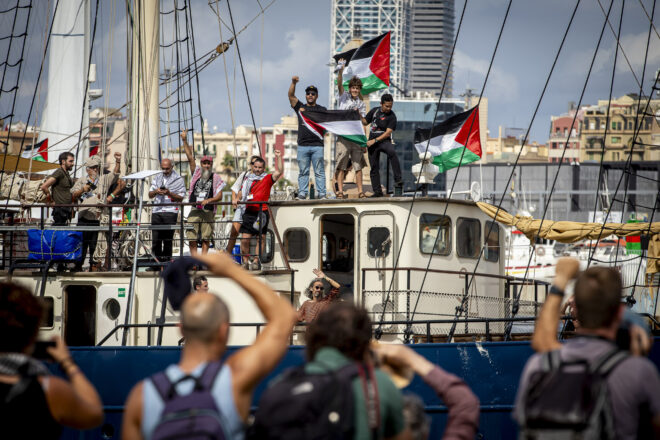 La flotilla torna a salpar de Barcelona cap a Gaza després del primer intent frustrat