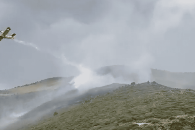 Un incendi crema una zona de difícil accés a Censà