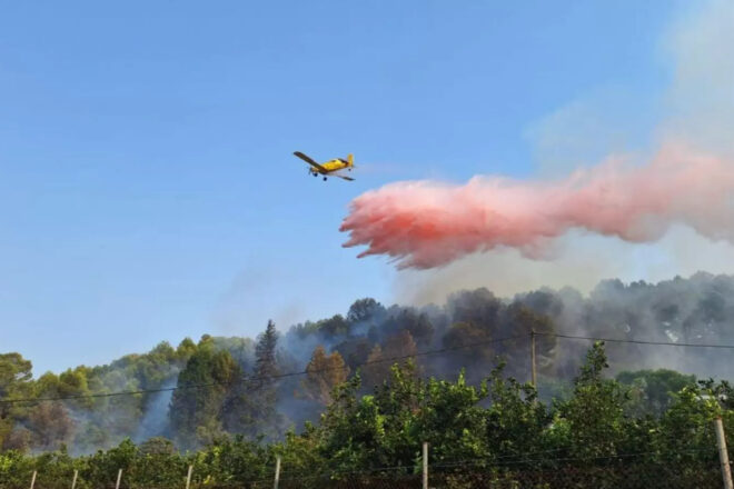 El foc declarat a Xàtiva, extingit després de la intervenció d’equips terrestres i aeris