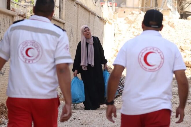 Un treballador de la Mitja Lluna Roja Palestina mor en un atac israelià contra la seu de Jan Yunis