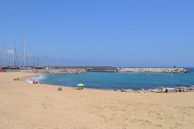 Prohibeixen el bany a les platges de Badalona durant 48 hores pel vessament del clavegueram
