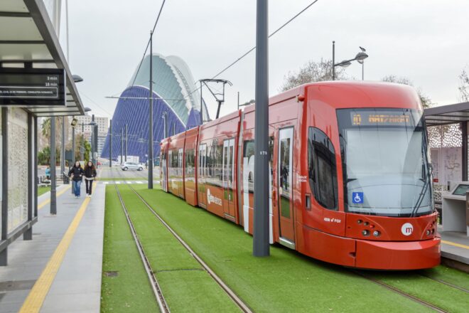 Un tramvia ha envestit una furgoneta a València
