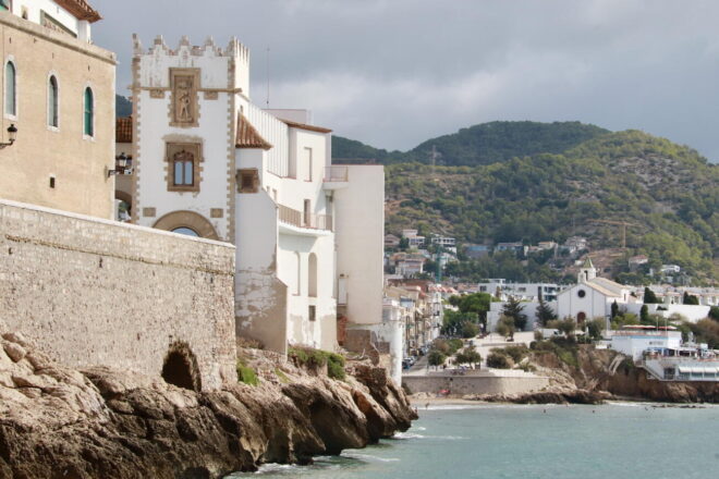 Sitges suspèn llicències hoteleres i residencials per frenar l’habitatge turístic i la gentrificació