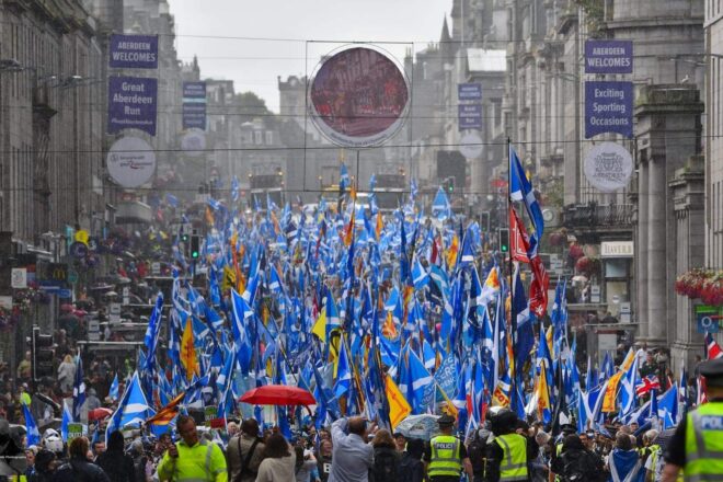 Una marxa a Edimburg vol rellançar el camí cap a la independència