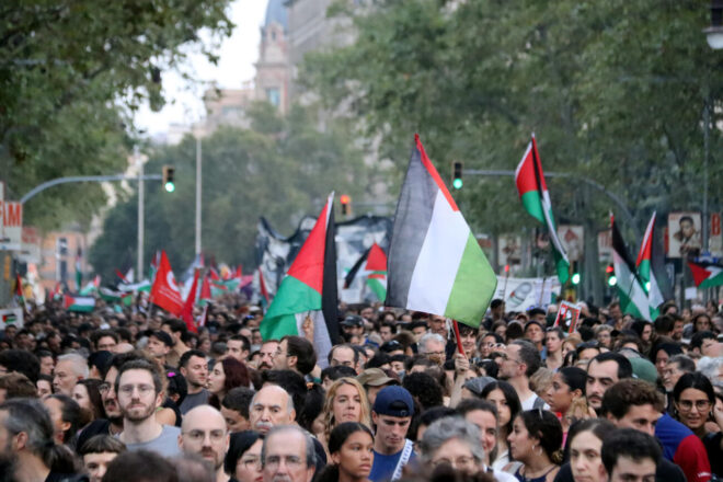 Manifestacions a Barcelona i València reclamen d’aturar el genocidi a Gaza i el comerç d’armes amb Israel