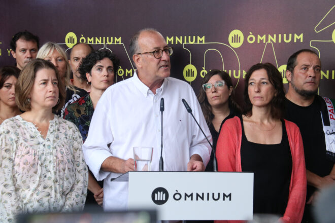 Òmnium adverteix del perill de l’extrema dreta i defensa una Catalunya “oberta, cohesionada i integradora”