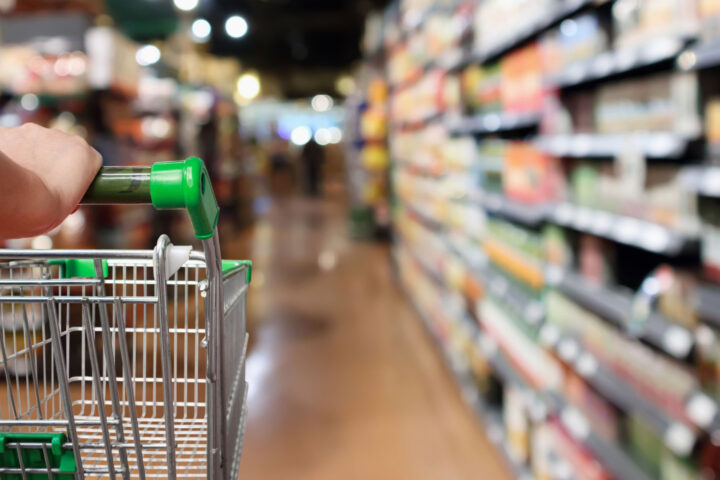 Vista d'un carretó al passadís d'un supermercat (fotografia: Heute.at).