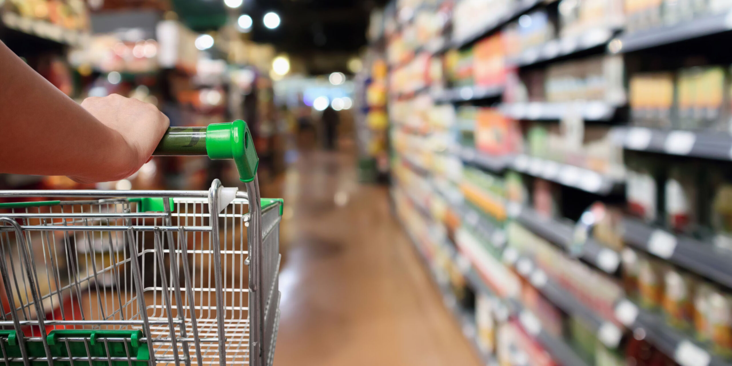Vista d'un carretó al passadís d'un supermercat (fotografia: Heute.at).