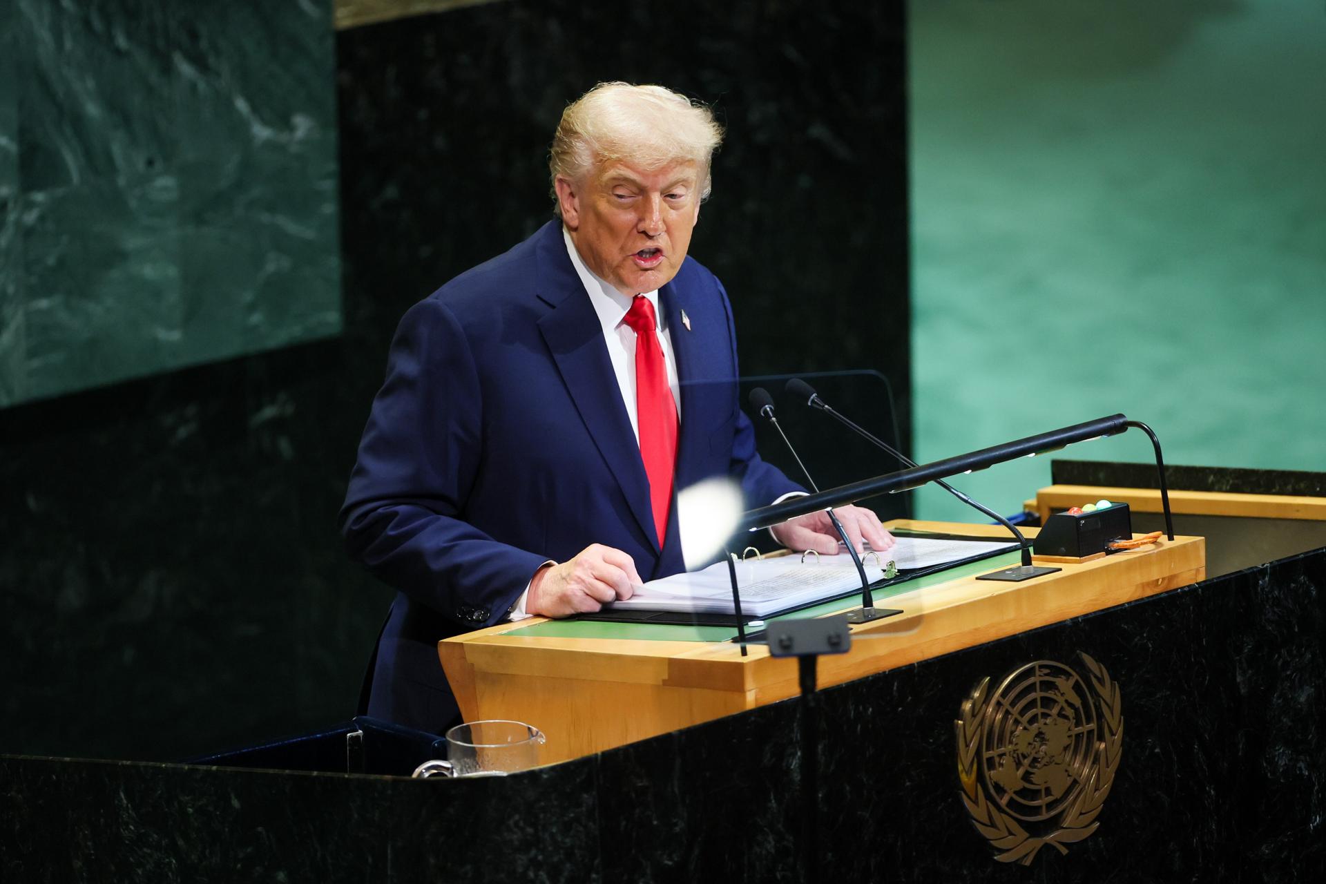 Donald Trump, en un moment de la intervenció a l'assemblea de l'ONU (fotografia: EFE / EPA / Lesek Szymanski).