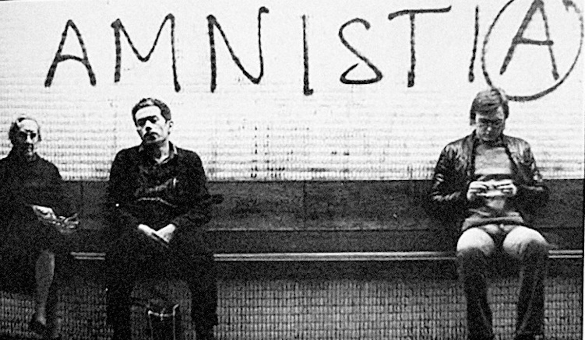 Metro de Barcelona, 1976, de Gol, fotògraf contracultural, una imatge llibertària i alhora un avís dels silencis a venir.