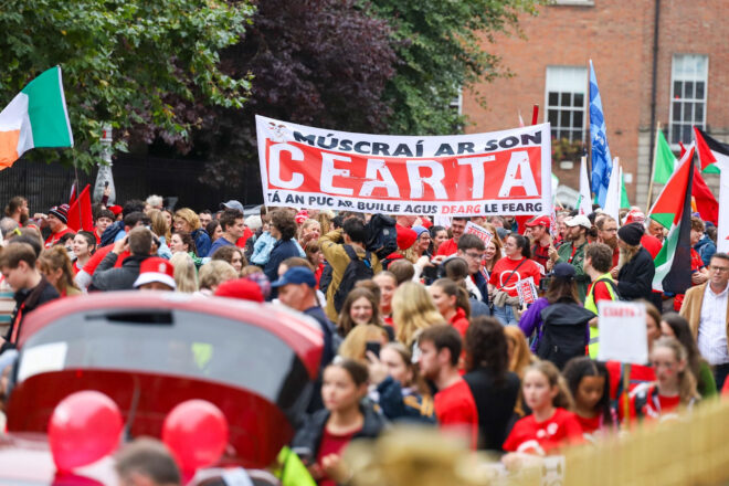 Vint-i-cinc mil persones reclamen a Dublín més protecció per a la llengua irlandesa