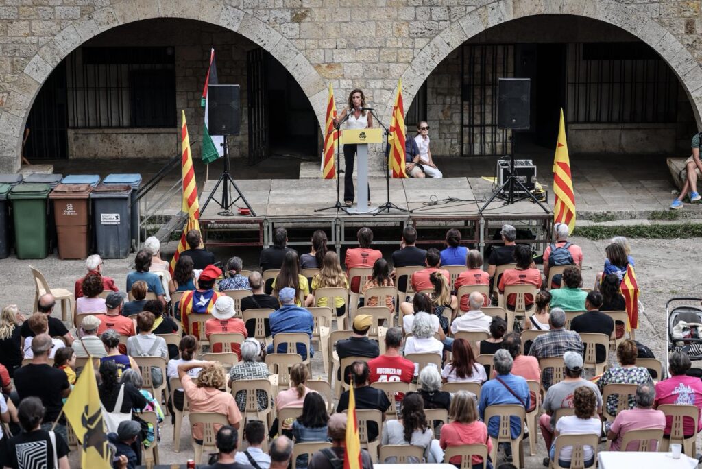 Laia Estrada reapareix en un acte amb la CUP de Girona: “És totalment fals que s’ha acabat el conflicte”