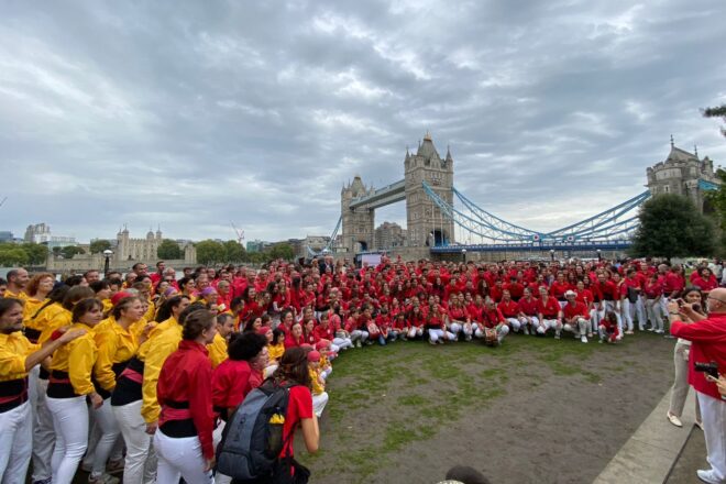 [VÍDEOS] Els castellers de Londres celebren deu anys acompanyats de colles internacionals i la Jove de Valls
