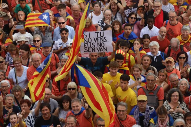 Vint fotografies que defineixen les manifestacions independentistes de la Diada