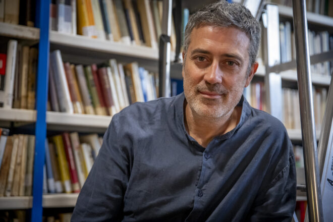 Andrea Bajani: “Per a mi és inacceptable que a la família l’home mani pel sol fet de ser home”