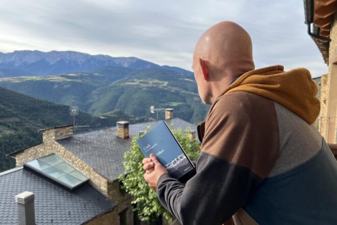 Mira’m sempre com l’Albert Villaró es mira el Cadí