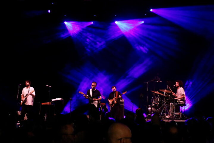 Mazoni, en el concert de presentació de 'Banderes per daltònics' al Mercat de Música Viva de Vic.