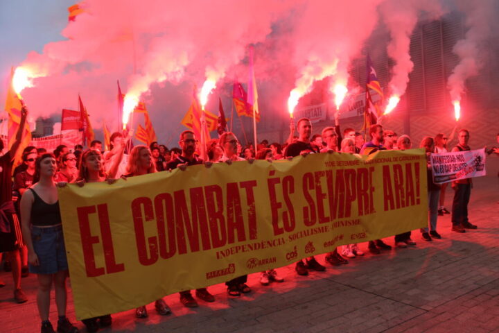 Capçalera de la manifestació de l'esquerra independentista a Barcelona amb motiu de la Diada (fotografia: ACN / Nia Escolà).