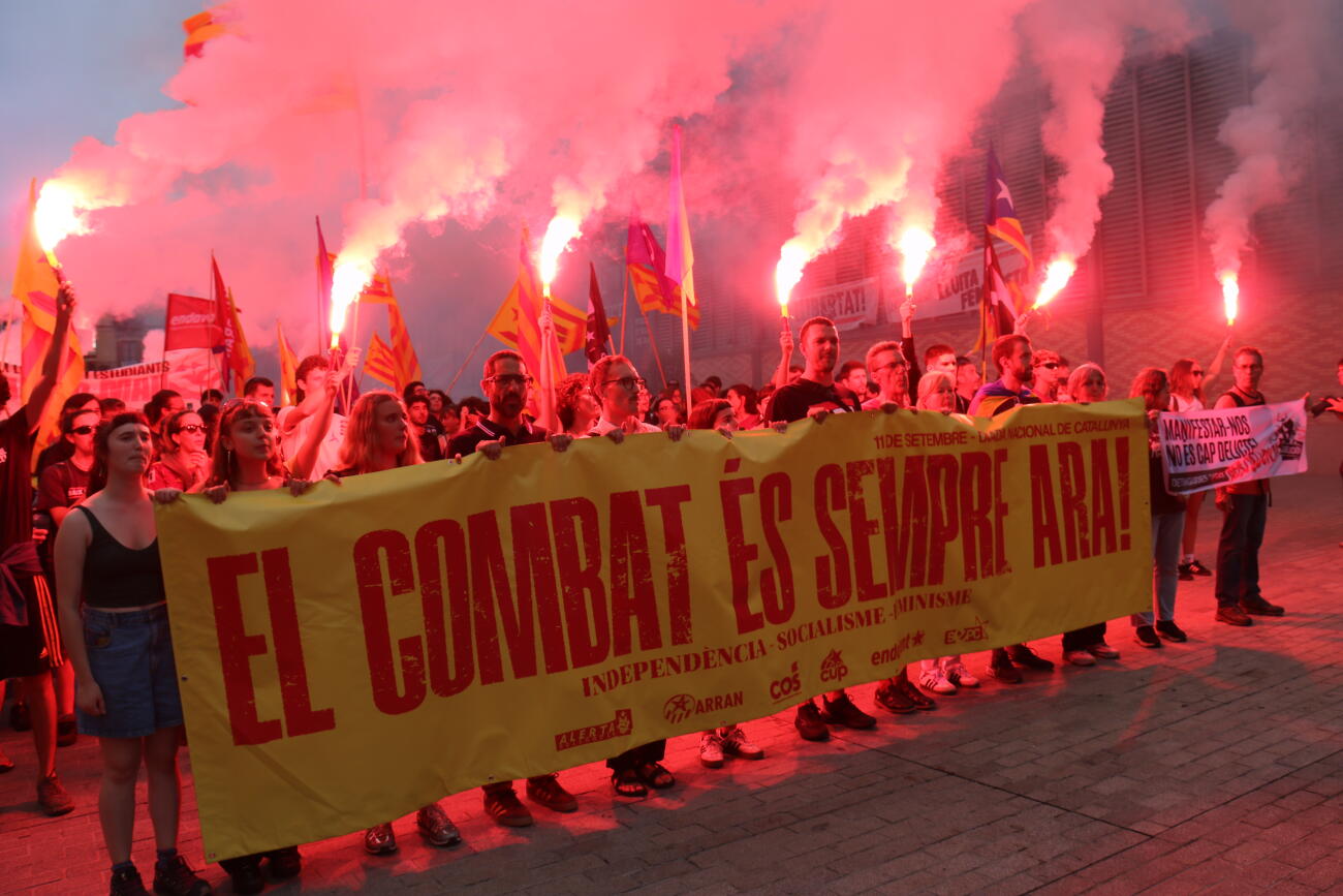 Capçalera de la manifestació de l'esquerra independentista a Barcelona amb motiu de la Diada (fotografia: ACN / Nia Escolà).