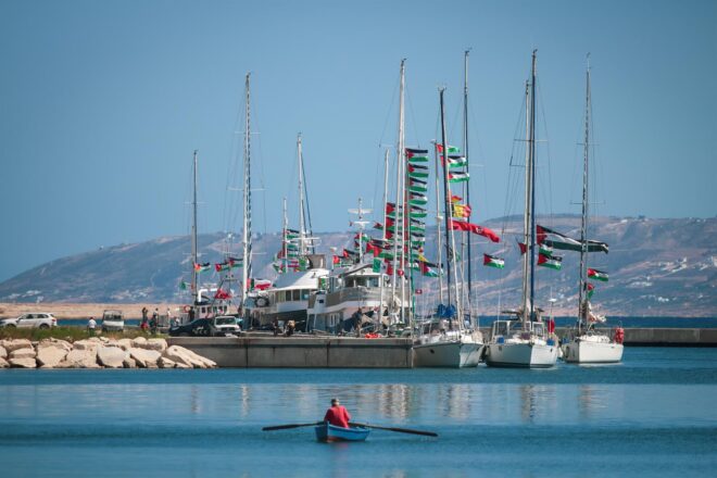 Israel adverteix la flotilla que navega cap a Gaza que no deixarà entrar cap vaixell