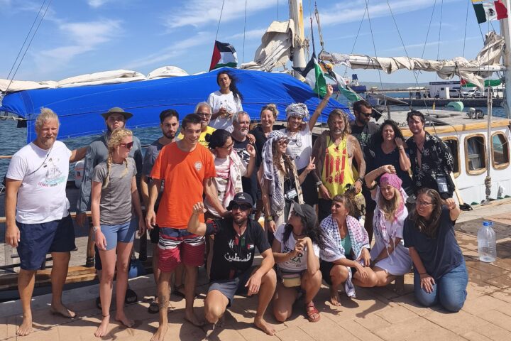 Els integrants del vaixell Adara, on Jordi Coronas (ERC) n'és el capità (fotografia: Jordi Coronas).