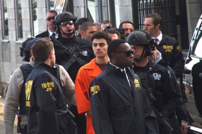 Un jutge de Nova York retira les acusacions de terrorisme contra Luigi Mangione