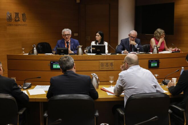 La comissió de la gota freda a les Corts esquiva les víctimes i programa més compareixences tècniques