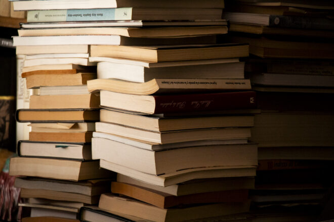 Deu llibreters recomanen els millors llibres per a regalar aquest Nadal