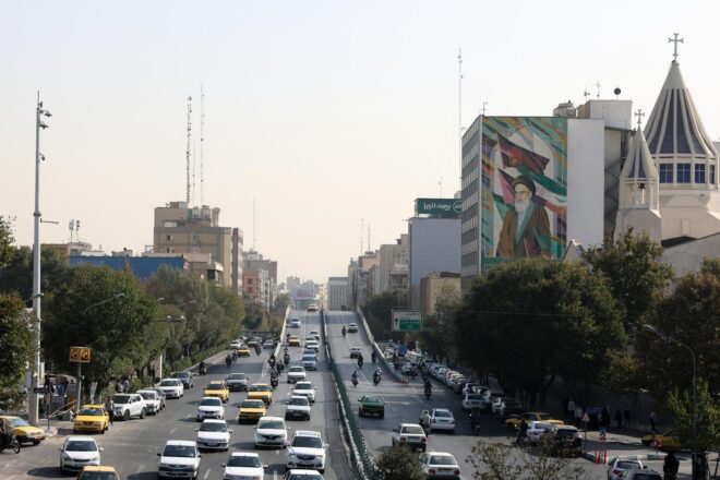 L’Iran reobre l’espai aeri després d’una nit d’alerta màxima per les amenaces dels EUA