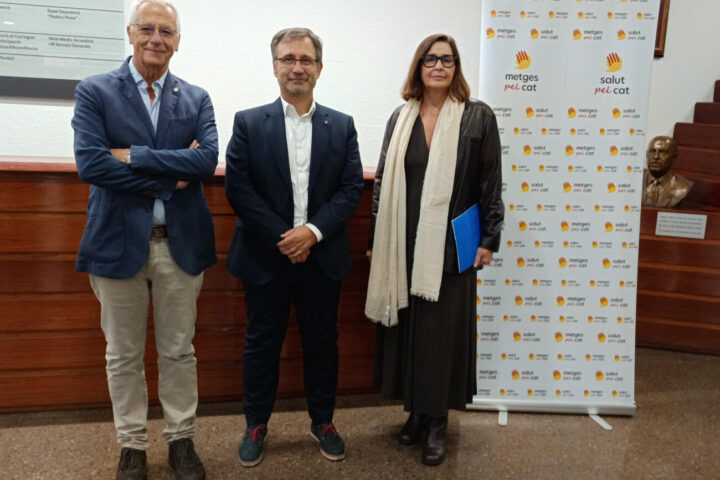 Lluís Mont, president de l'Associació Salut pel Català, Francesc Xavier Vila, conseller de Política Lingüística, i Elvira Bisbe, presidenta del Col.legi de Metges de Barcelona (fotografia: Salut pel Català).