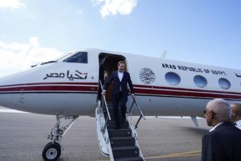El ministre d'Afers Estrangers dels Països Baixos, David van Weel, ha estat un dels primers d'arribar a Egipte per assistir a la signatura de l'acord sobre Gaza (fotografia: EFE).