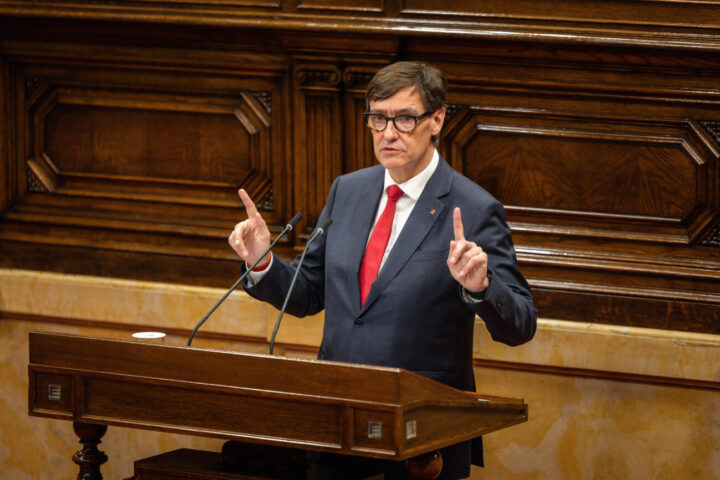 El president de la Generalitat, Salvador Illa, durant el debat de política general al parlament (fotografia: ACN)