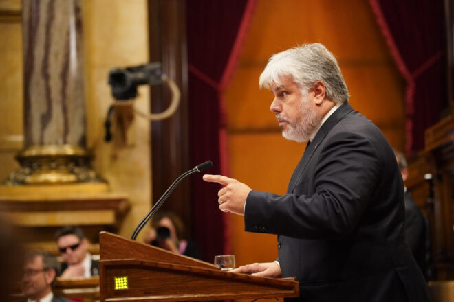 Junts acusa Illa d’anestesiar Catalunya i avisa que “buscarà una altra via” si el PSOE continua incomplint els acords