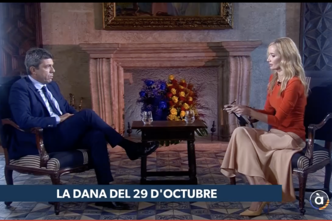 Mazón es fa la víctima a la televisió pública amb un insòlit plec de descàrrec