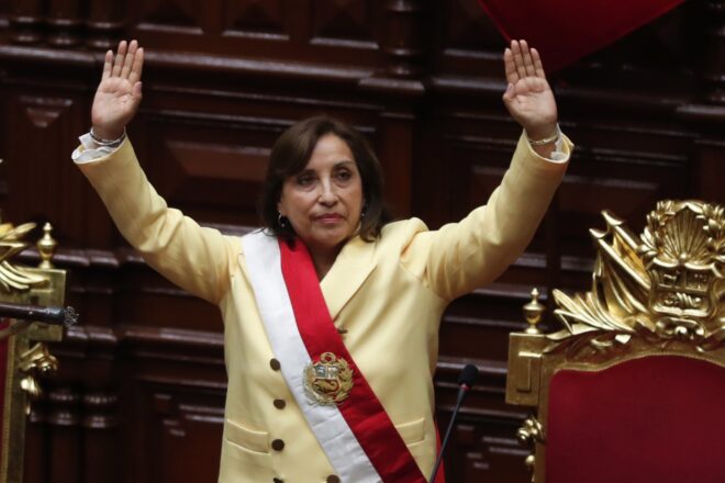 El congrés peruà destitueix de sorpresa la presidenta, Dina Boluarte