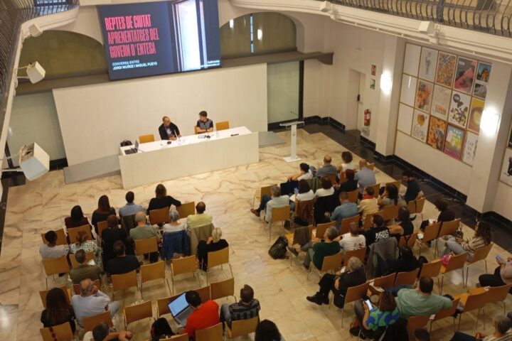 Xerrada de Miquel Pueyo, ex-paer en cap, durant les jornades de l'Institut Sobiranies a Lleida.