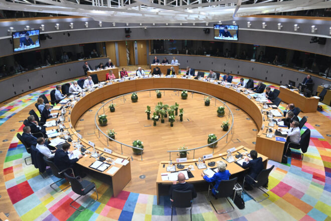 Mil dies de blocatge del català a la UE: la Plataforma per la Llengua assenyala la inacció de Sánchez