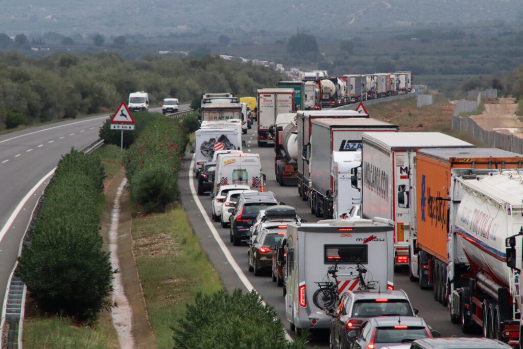 Trànsit estudia mesures per reduir els accidents a la AP-7 a les terres de l’Ebre