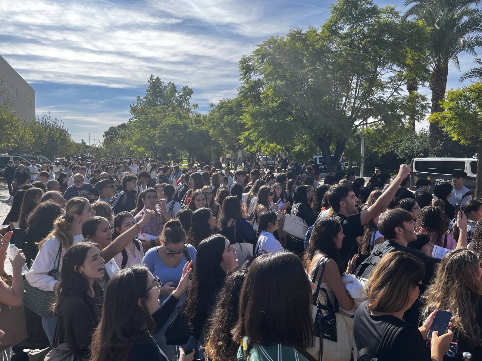 Un moment de la concentració (fotografia: Alba, milltant de l'Assemblea de l'organització Juvenil Socialista de Carolines).