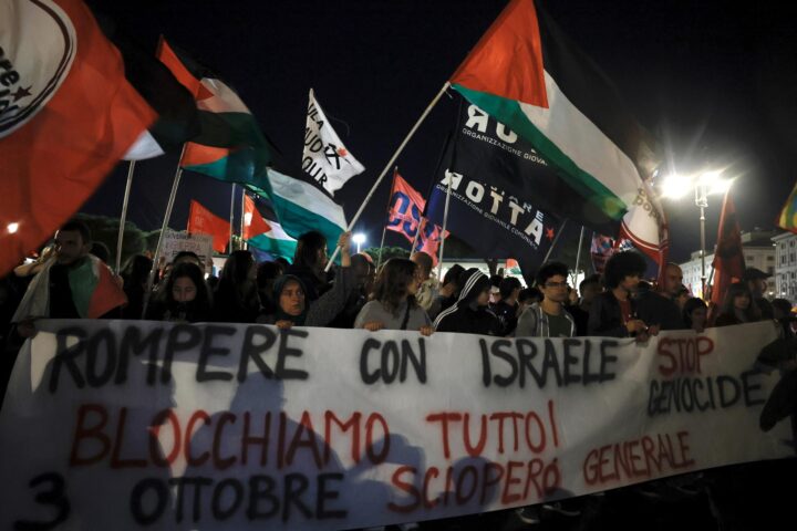 Manifestació a Itàlia contra la intercepció israeliana de la flotilla cap a Gaza (Fotografia: Cecilia Fabiano/LaPresse via ZUM / DPA)